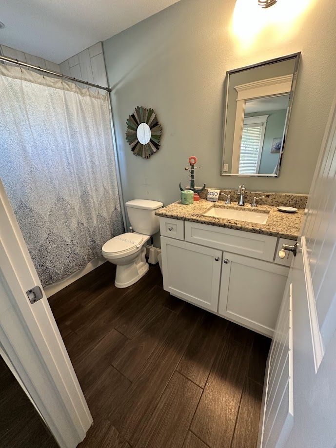 Move-out ready bathroom, scrubbed and spotless
